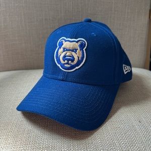 Chicago Cubs Adjustable hat. In great condition.